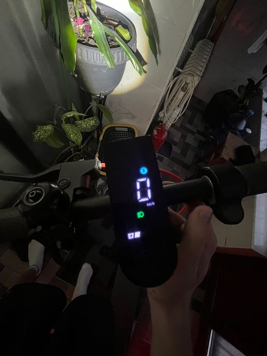 Vând trotineta electrica xiaomi 4 lite