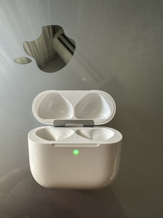 Продается Apple Airpods 4 case