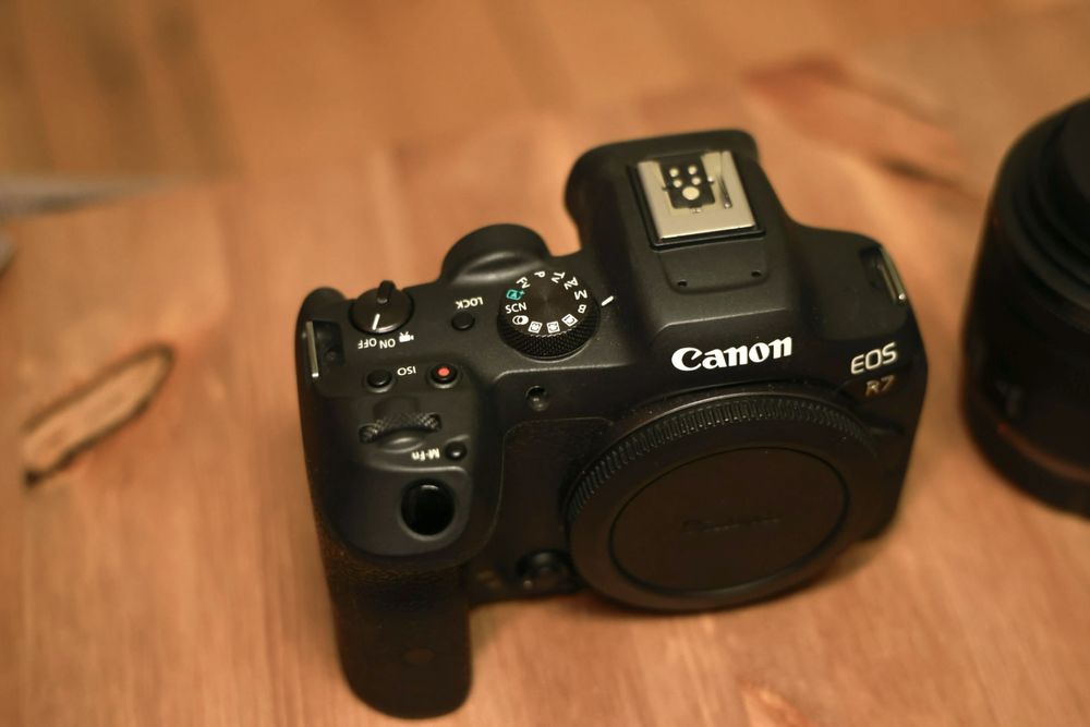 Фотоапарат Canon R7
