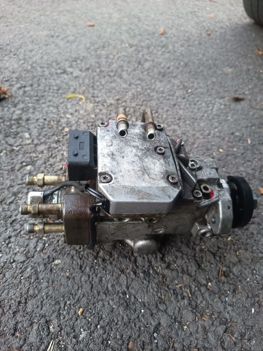 Vând poampa de injecție Ford focus 18 diesel an fabricație 2000