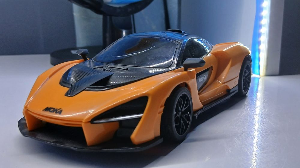 Машинка McLaren карбон