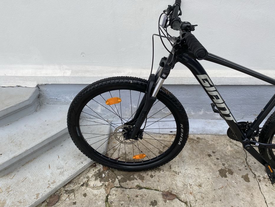 Vând bicicleta Giant Talon