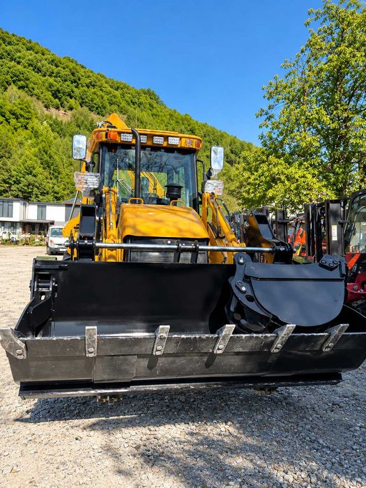 Buldoexcavator 9tone 4x4 cu brat telescopic