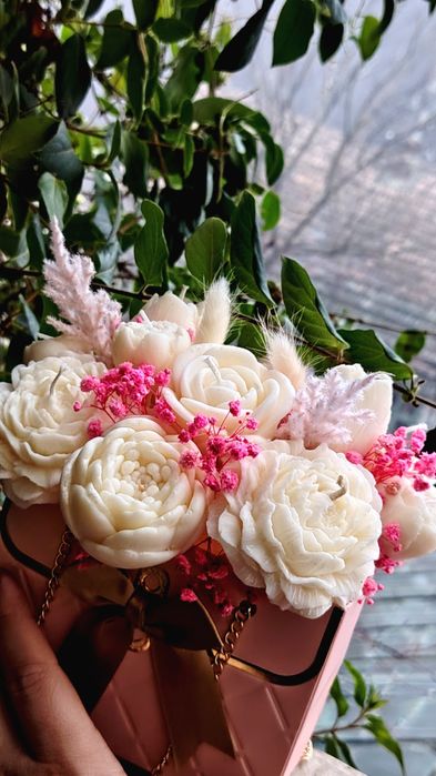 Vând aranjament floral lumânări ceară soia