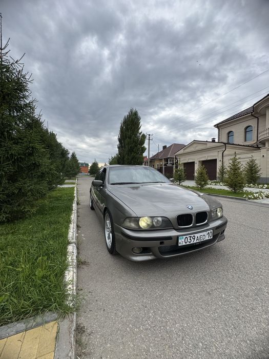 BMW e39 528i живой