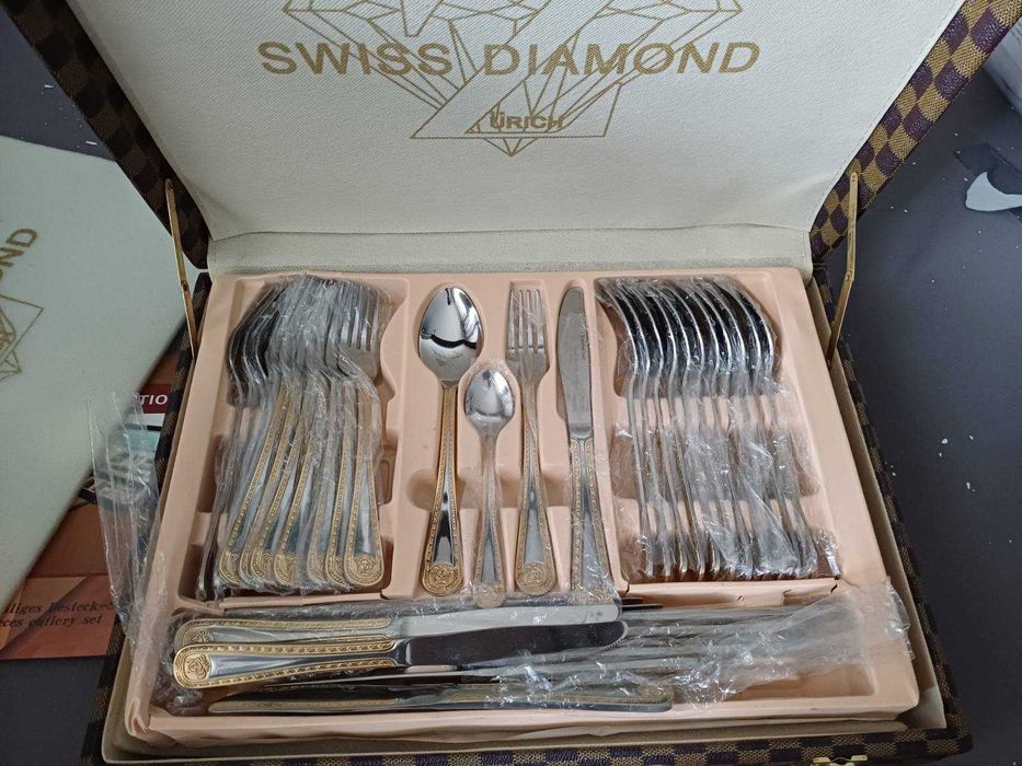 Комплекти прибори за хранене