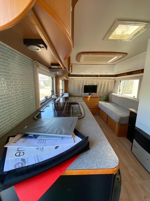 Продавам Каравана