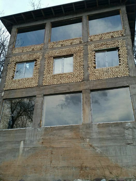 Продается участок Чарвак Хумсан рядом с речкой Угам 16 соток