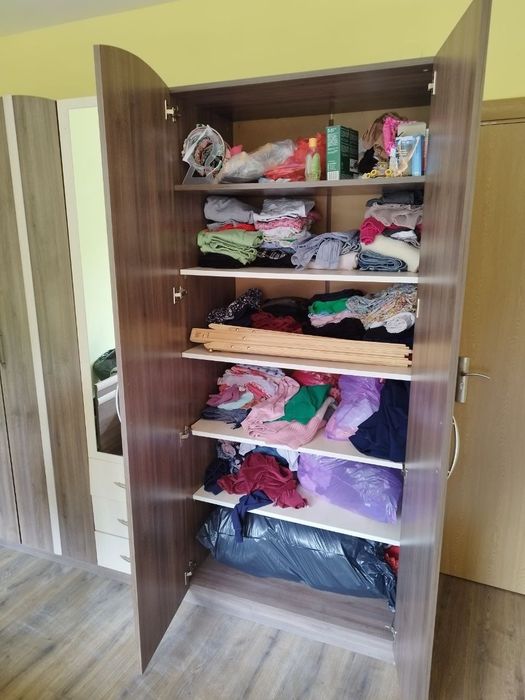 Петкрилен гардероб