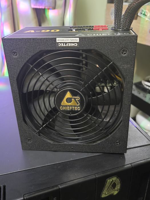 Захранване за  компютър 750W ОТЛИЧНО .


+1
Това е захранващ блок за