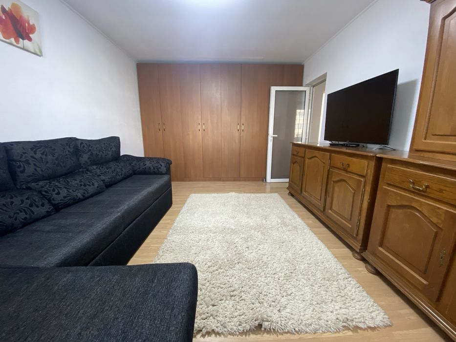 Inchiriez apartament  2,5 camere Tractorul cu 2 locuri de parcare