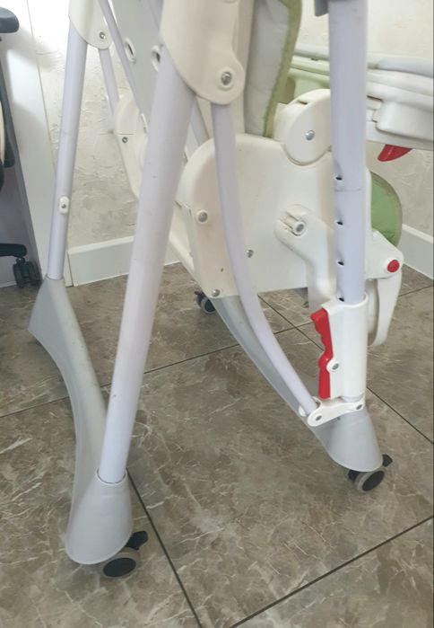 Детский стульчик для кормления