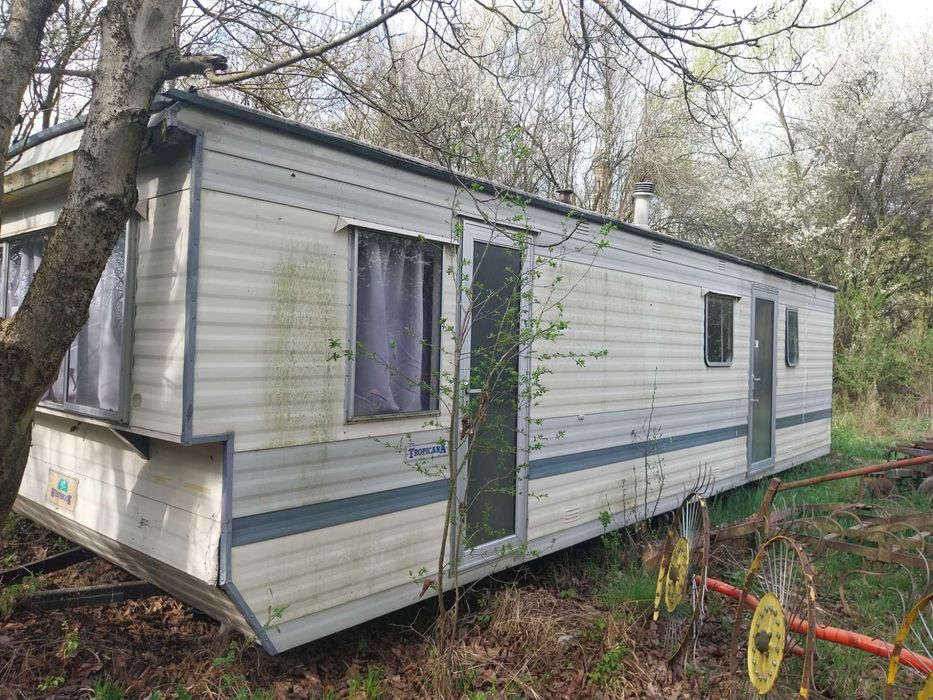 Casa mobila cu doua camere, living bucatarie, echipat cu baie si bicatarie 220 V si aragaz