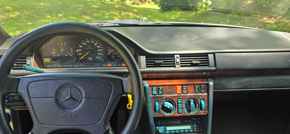 Mercedes-Benz 300CE (W124) - 1990 | Vehicul Istoric | Automat