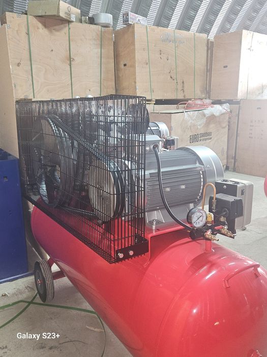 Компрессор, компрессоры, воздушный компрессор.