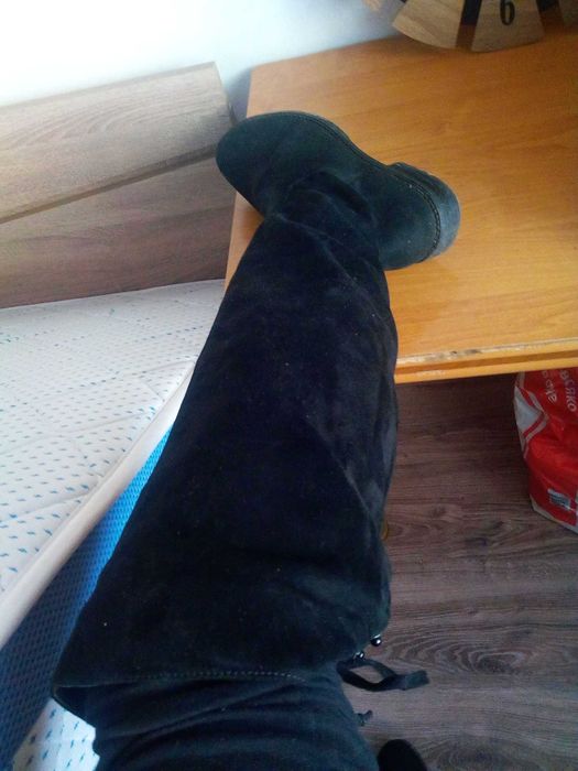 Дамски велурени ботуши