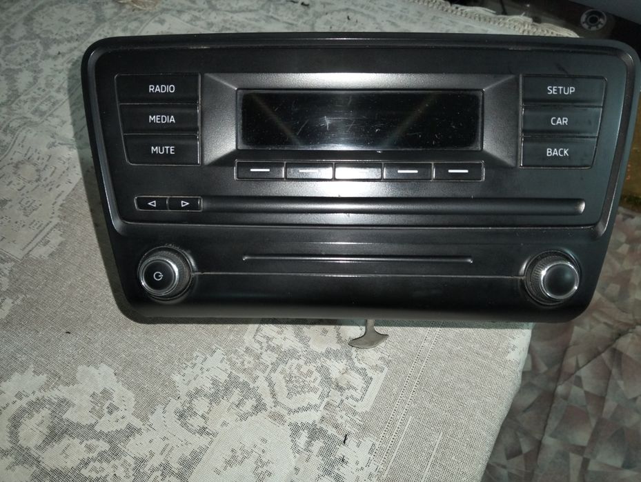 Продам штатную магнитолу Шкода Октавиа А 7  2013 г.Оригенал