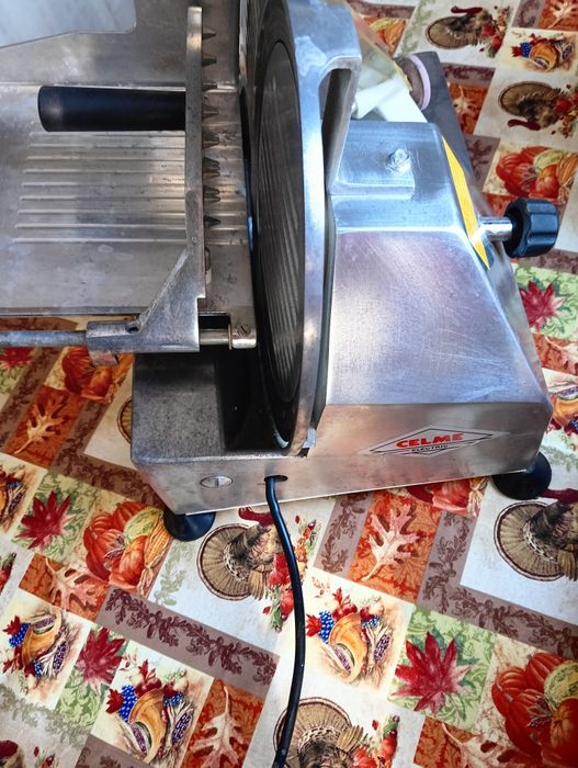 Продоется слайсер б/у..