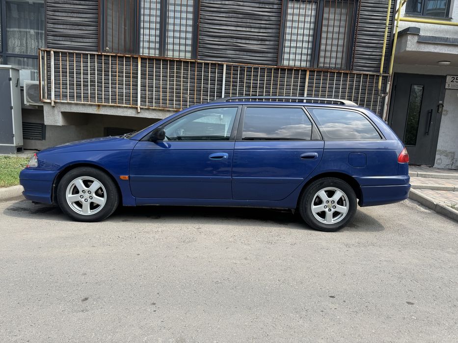 Авенсис продается срочно
