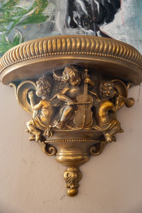 Consolă cu îngerași instrumentiști