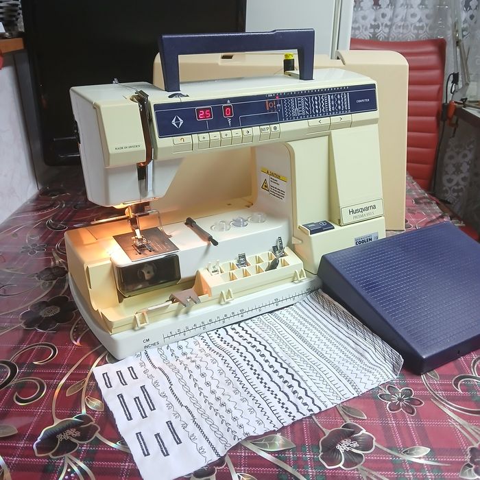 Masina de cusut HUSQVARNA PRISMA 950 S cu butoniera automata