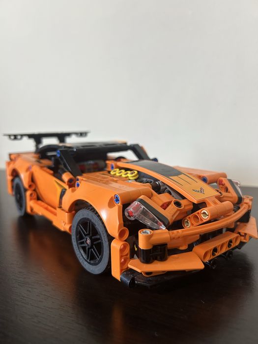 LEGO Technic 42093 Chevrolet Corvette ZR1 – portocalie