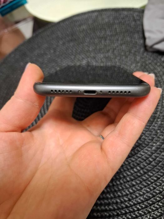 Телефон iPhone 11