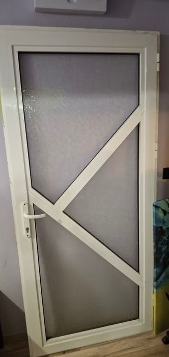 Алуминиева врата