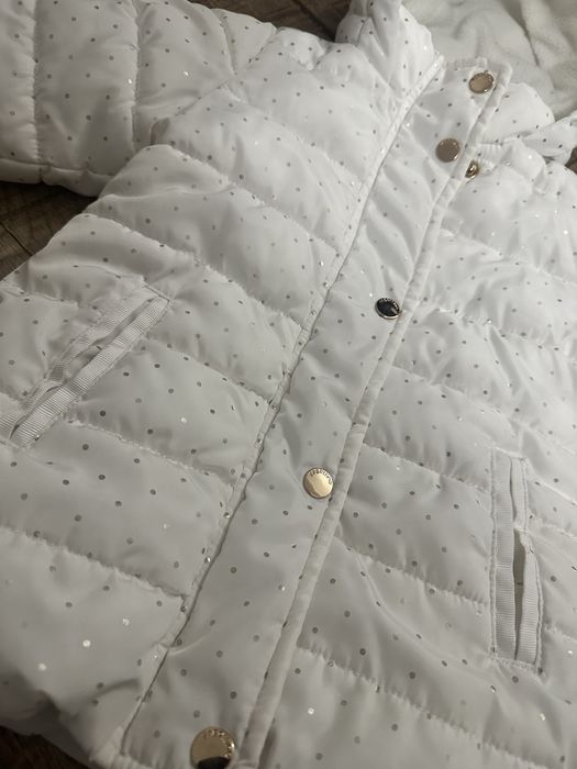 Geaca imblanita alba pentru fetita