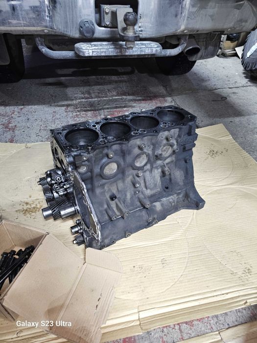 Двигатель 4м40 на запчасти