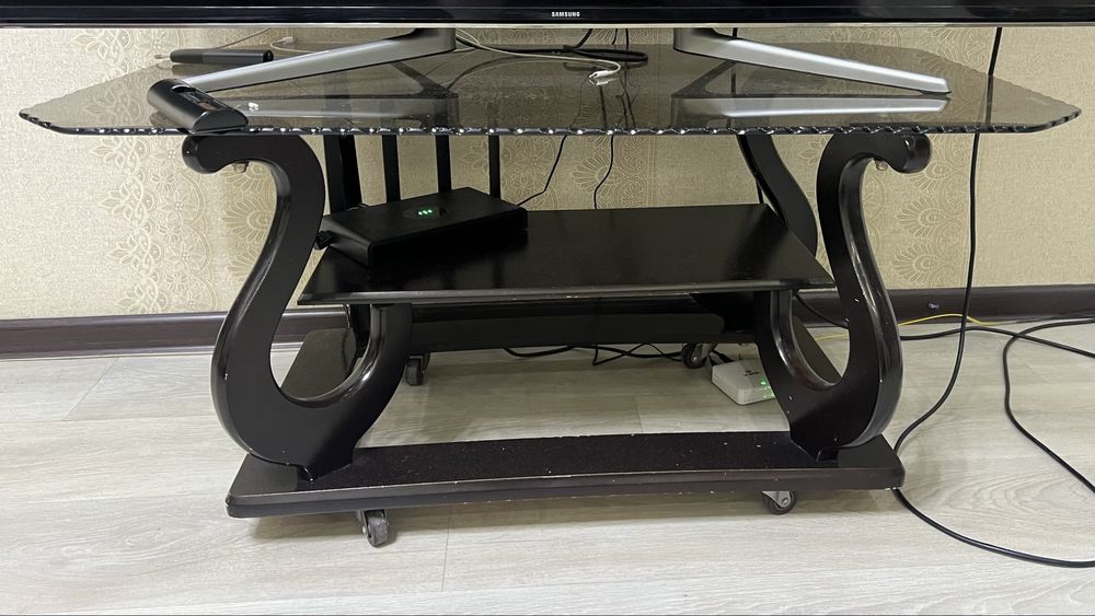 Продам тумбу под телевизор