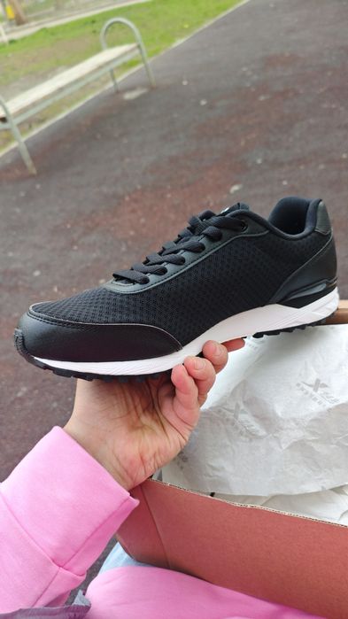 Продам новые кроссовки