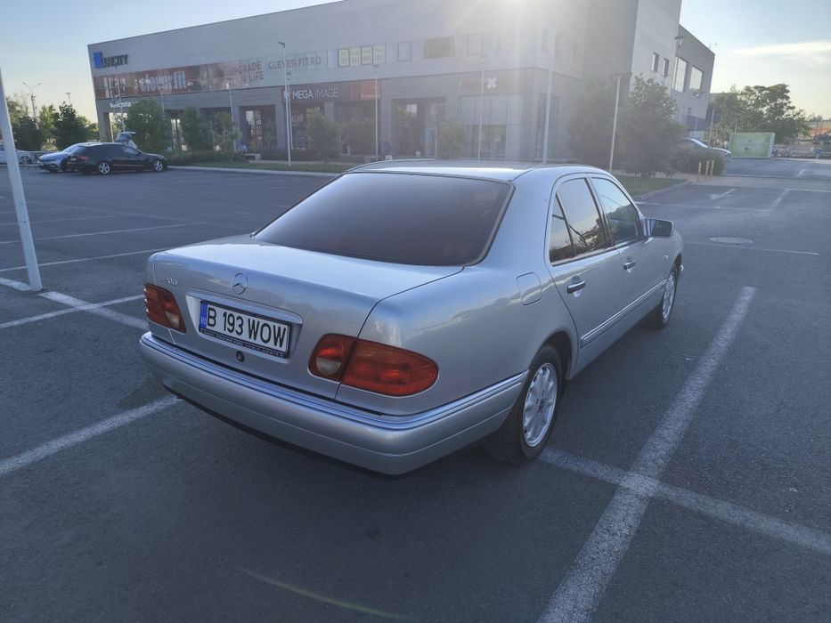 Vând Mercedes w 210 E 200