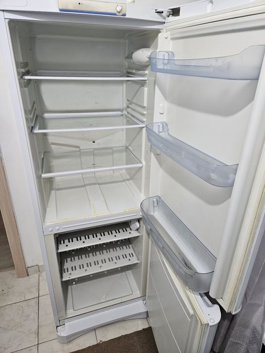 Холодильник Indesit