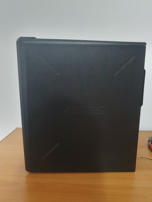 Carcasă PC Asus.