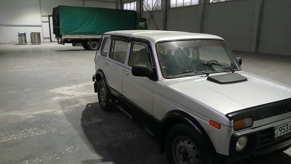 Продам ниву 5 дверную