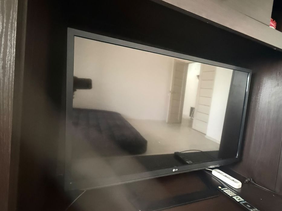 Продам срочно телевизор LG