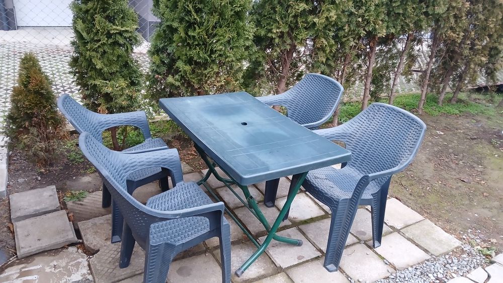 Градински маса и четири стола