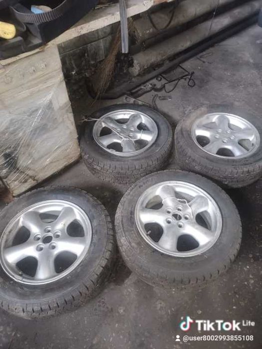 Продам комплкт резины на дисквх