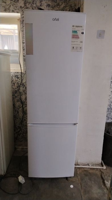 Срочно сотаман холодилник Artel