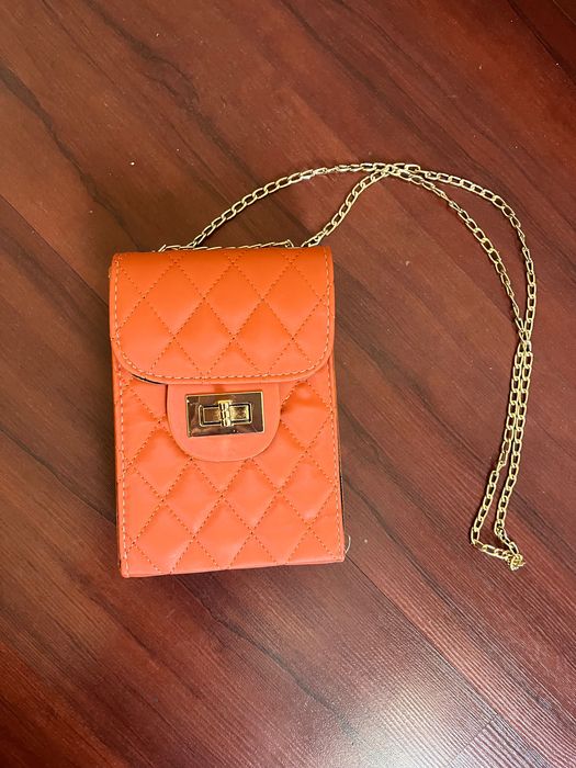 Мини оранжева чантичка