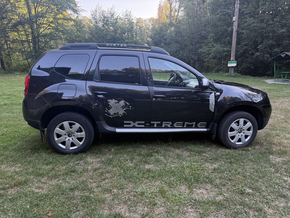 Vând Dacia  Duster