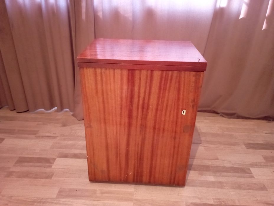 Тігін машинасы сатылады.