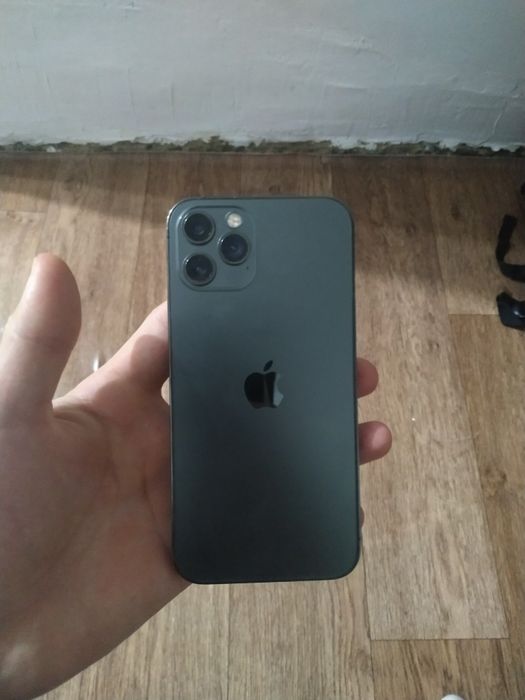 Продам айфон 12 про