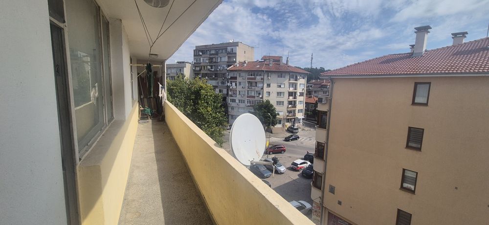 Продава се много стаен апартамент