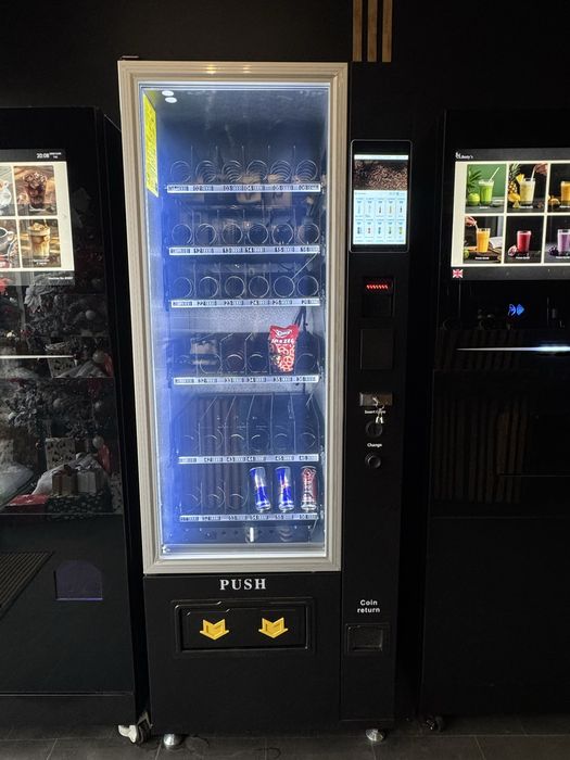 Automat de gustari si bauturi- ecran tactil cu android TCN