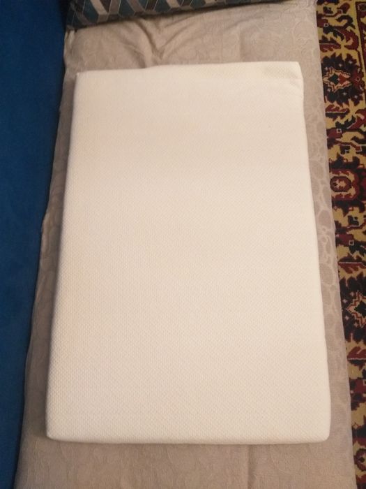 Срочно! Матрас детский анатомический,  мягкий 90/60см. ,чехол съёмный.