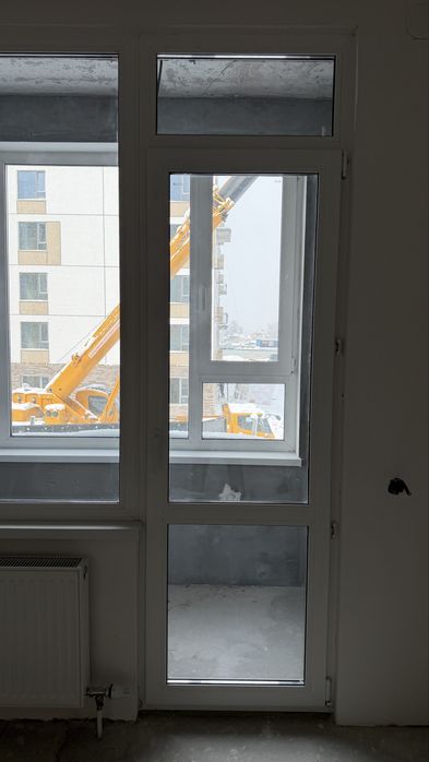 Пластиковая перегородка с дверью