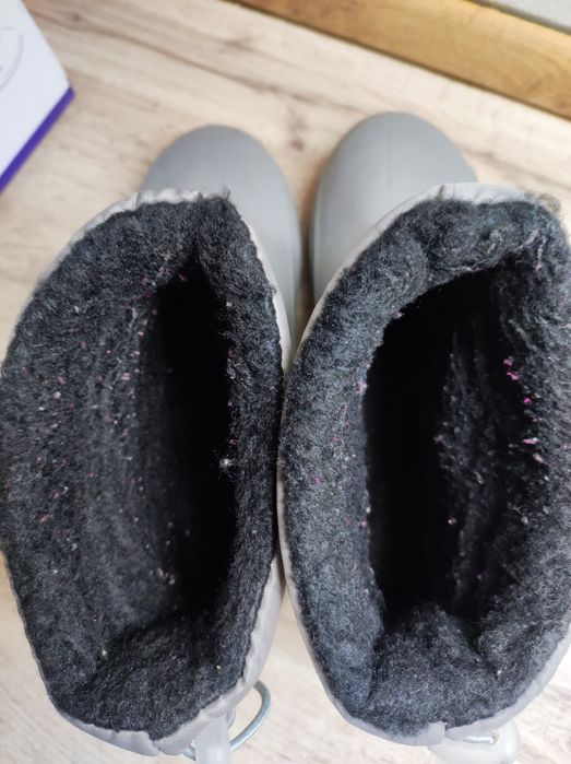 2000тг Резиновые ботинки сапожки с утеплителем