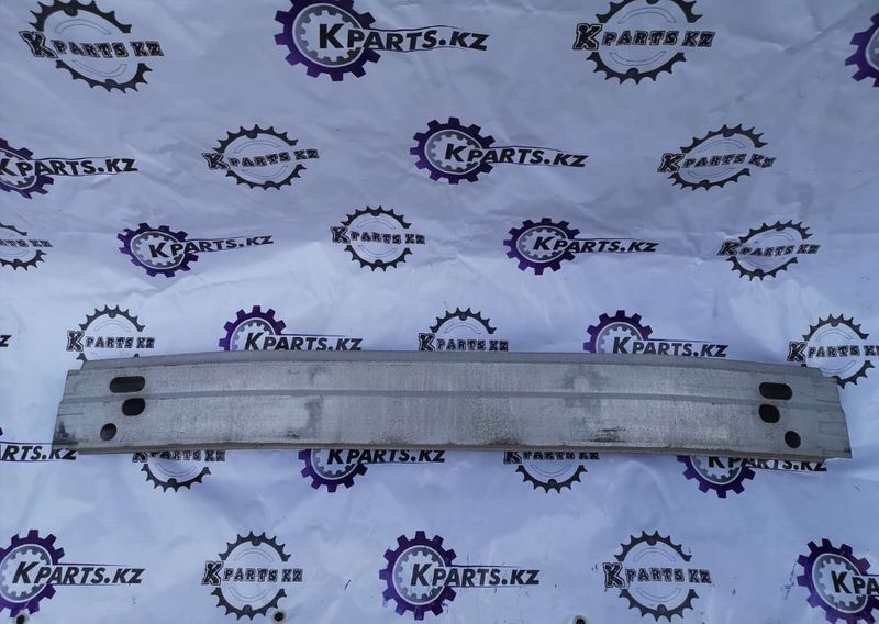 Усилитель бампера на тойоту Хайландер, оригинал